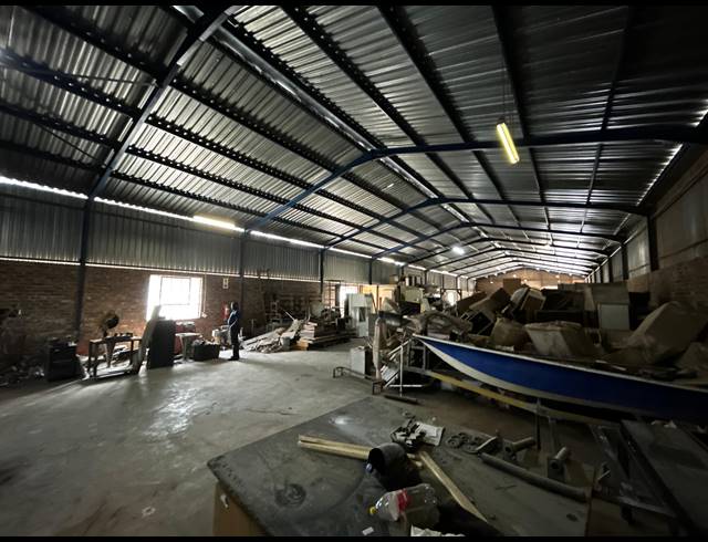 700M² WAREHOUSE TO LET IN KEW